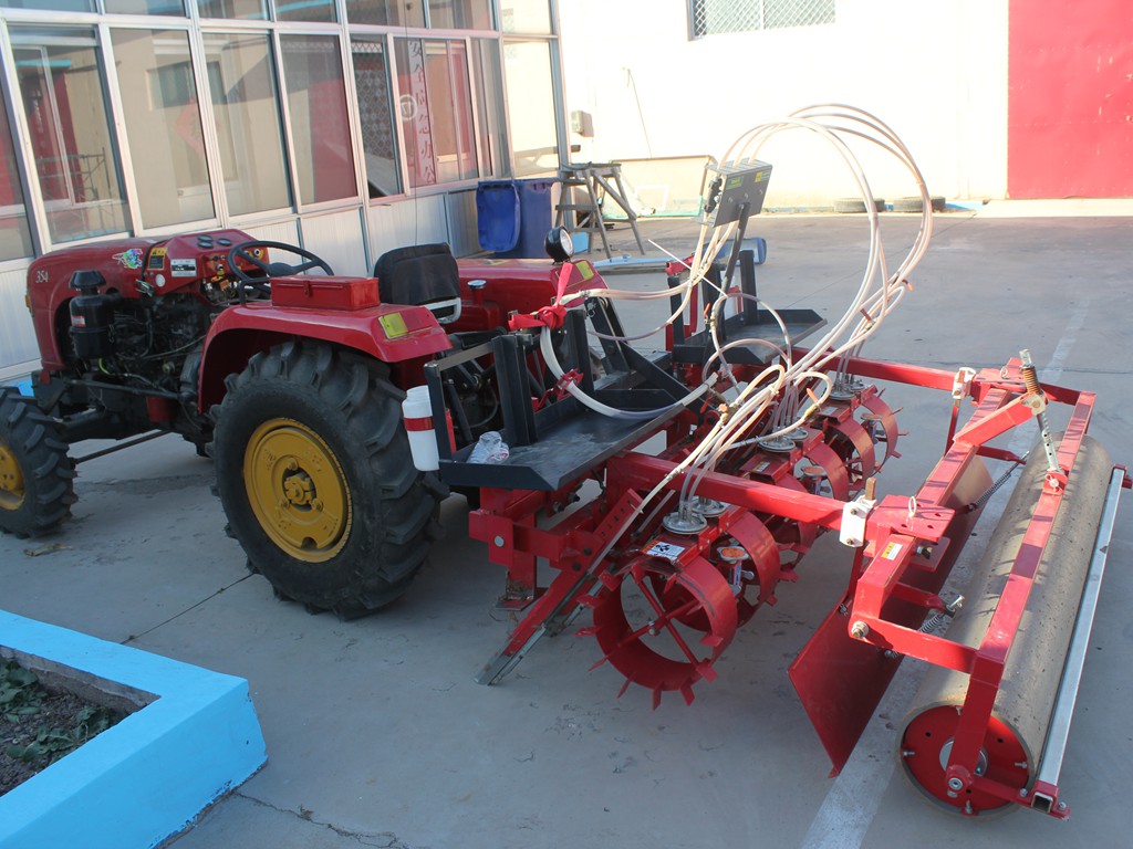 六条拖拉机用土壤消毒机